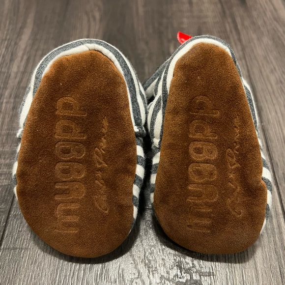 Unisex-Baby White and Grey Stripes Fleece Booties Socks Non Skid Gripper Bottom - Picture 5 of 12